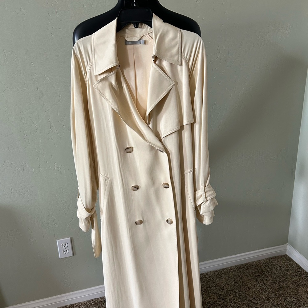 Vince Cream Long Sleeve Double-Breasted silk coat